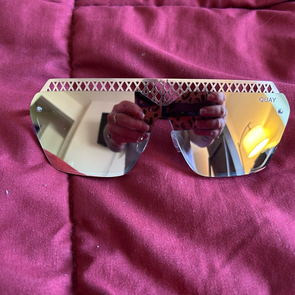 Quay hall of fame sunglasses